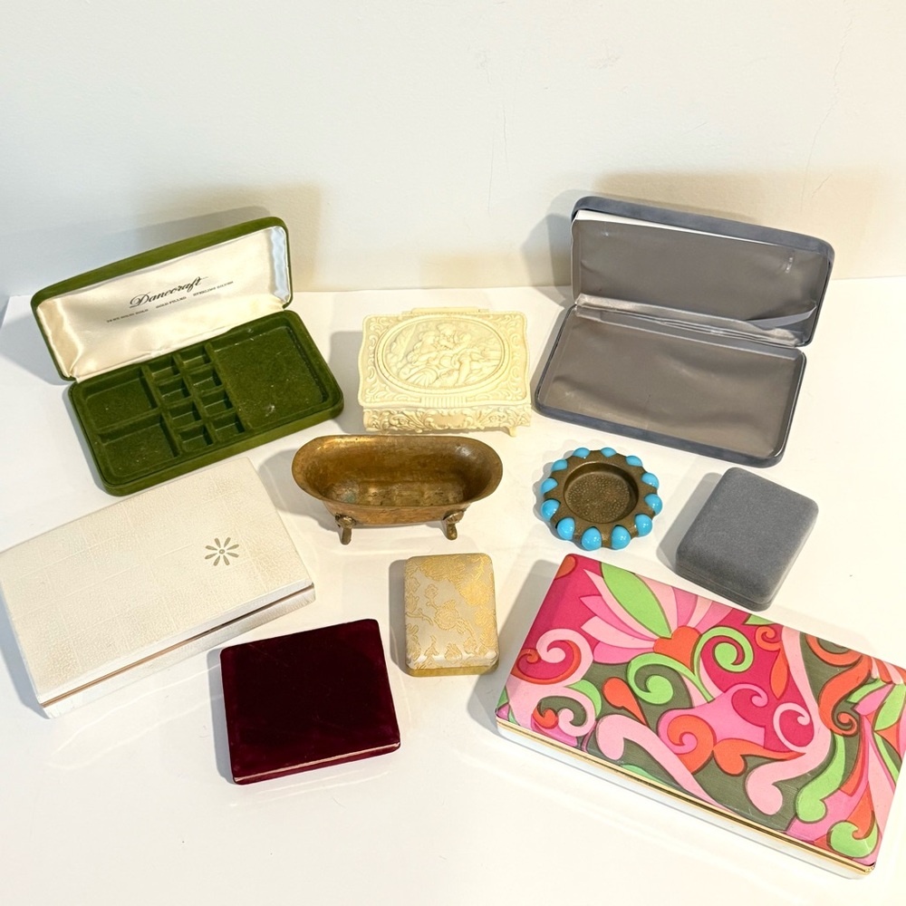 Vintage Vanity Clamshell Jewelry Box Trinket Dish Velvet Mele MCM Vanity Tray